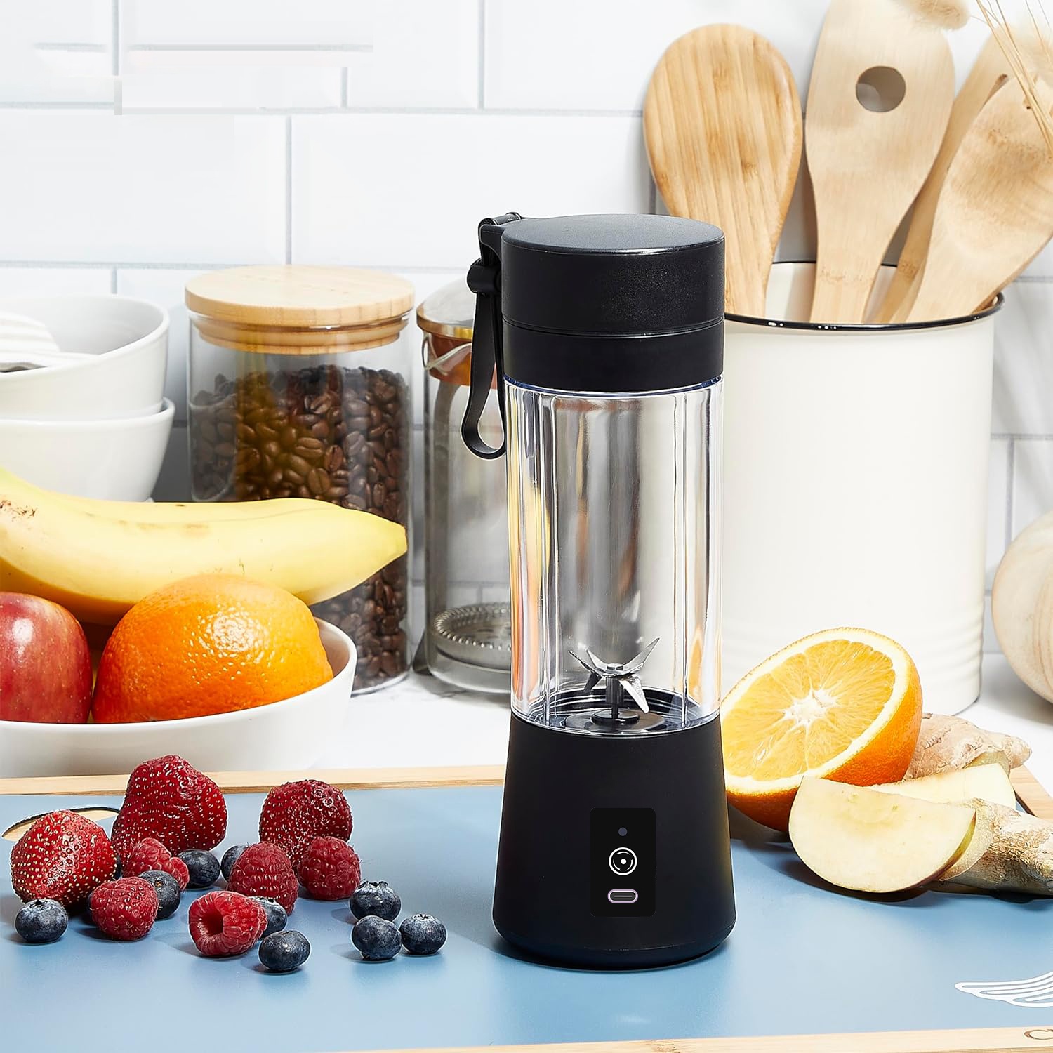Kitchen Appliances In - เครื่องใช้ในครัวขนาดเล็กสำหรับใช้ส่วนตัว ยอดขายอันดับหนึ่งจากผู้ผลิต เครื่องปั่นแบบพกพา ชาร์จไฟได้ 6 ใบมีด